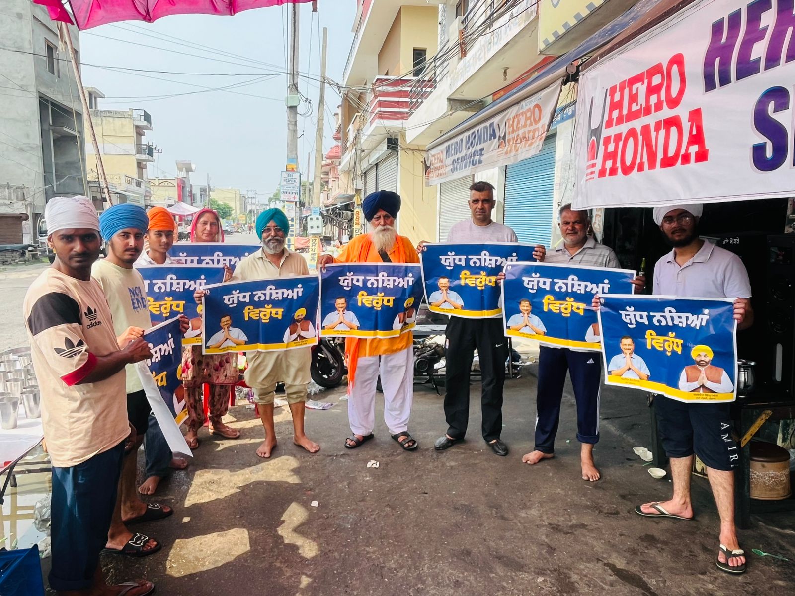 Under the war against drugs campaign launched by the Punjab government to eradicate drugs, people were made aware of drugs at various public places.